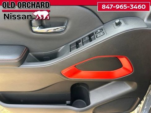 Used 2025 Nissan Frontier PRO-4X AWD/4WD image 9