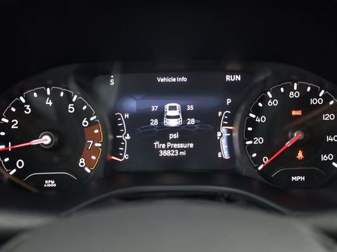 Used 2024 Jeep Compass Trailhawk image 16