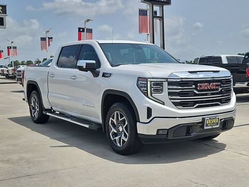 Used 2022 GMC Sierra 1500 SLT AWD/4WD image 3