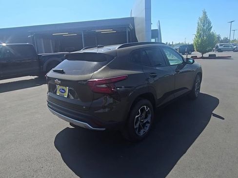 Used 2024 Chevrolet Trax LT FWD image 5