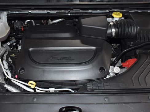Certified 2024 Chrysler Pacifica Touring-L FWD image 29