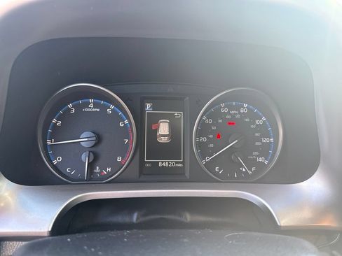 Used 2017 Toyota RAV4 XLE FWD image 5