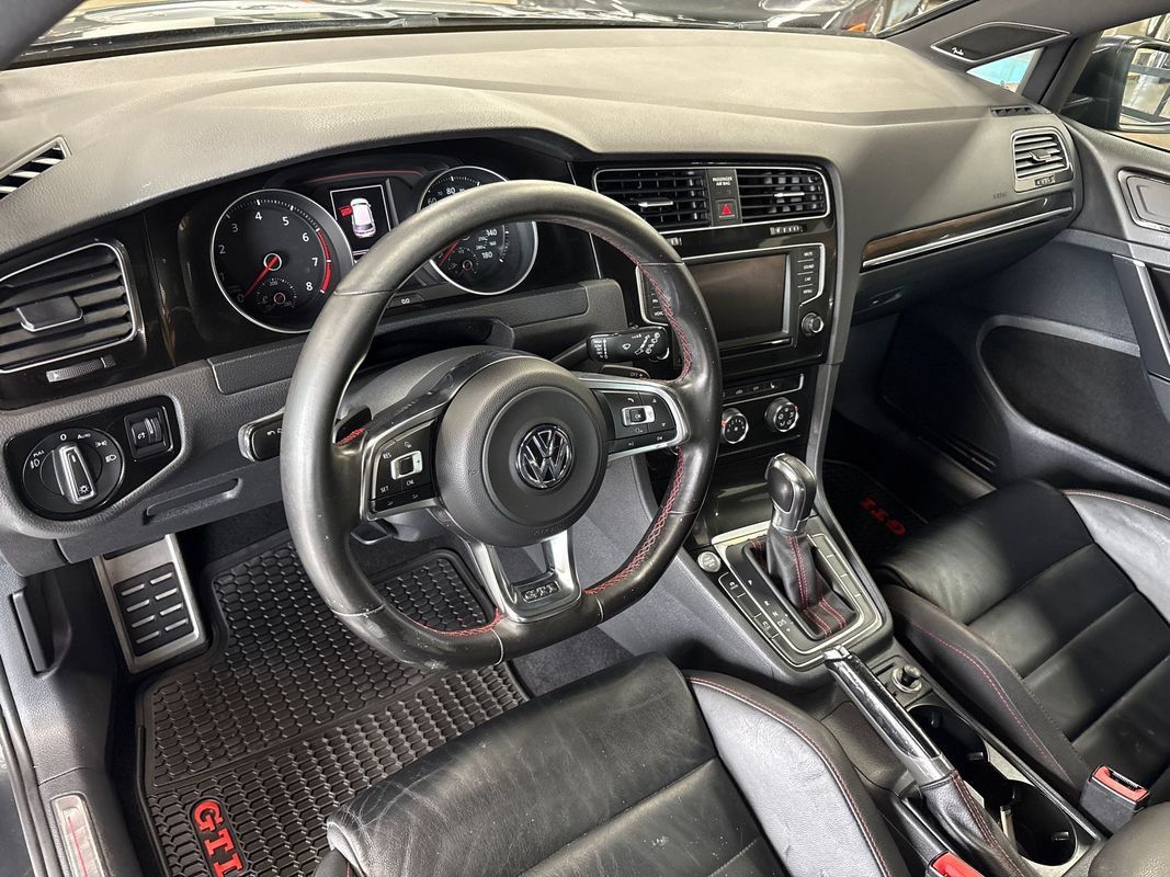 Used 2016 Volkswagen GTI SE w/ Lighting Package (SEL) FWD image 32