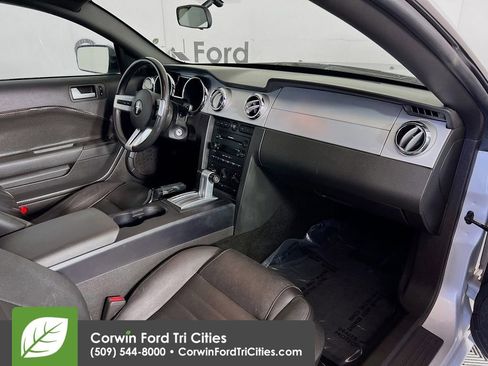 Used 2006 Ford Mustang GT Premium RWD image 25