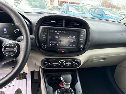 Used 2023 Kia Soul LX image 20