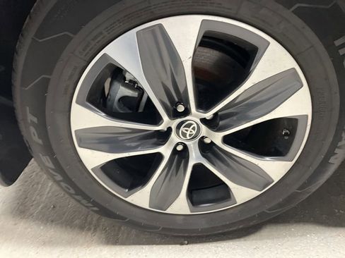 Used 2024 Toyota Highlander XLE image 42