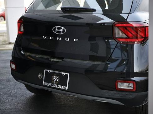 Used 2024 Hyundai Venue SEL image 8