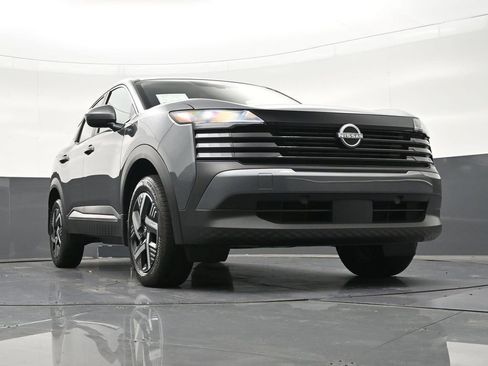 Used 2025 Nissan Kicks SV image 34