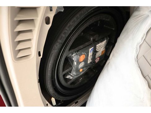 Used 2018 Chrysler Pacifica Touring-L FWD image 27