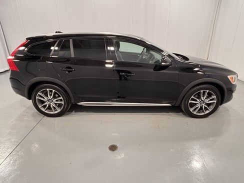Used 2016 Volvo V60 T5 Cross Country w/ Convenience Package image 5
