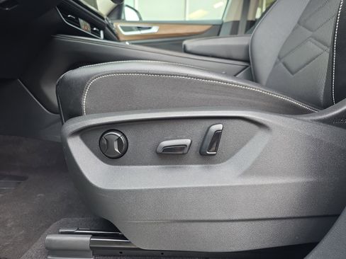 Used 2024 Volkswagen Atlas SE image 13