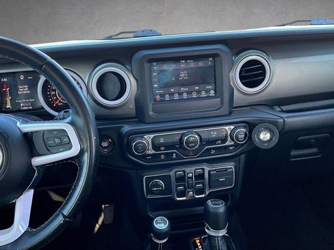 Used 2020 Jeep Wrangler Unlimited Sahara image 11