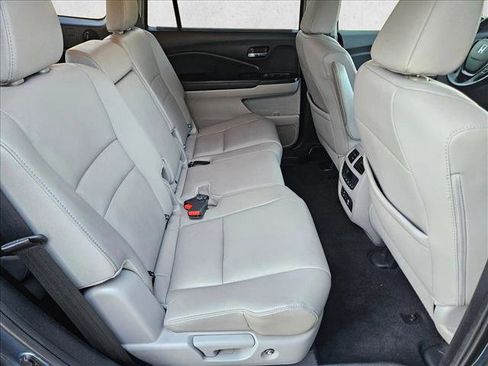 Used 2017 Honda Pilot Touring image 23