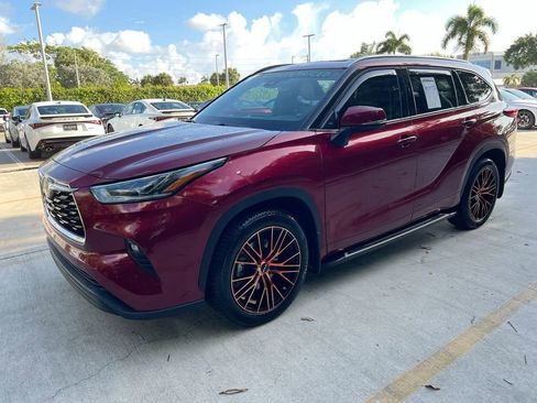 Used 2020 Toyota Highlander Limited FWD image 3