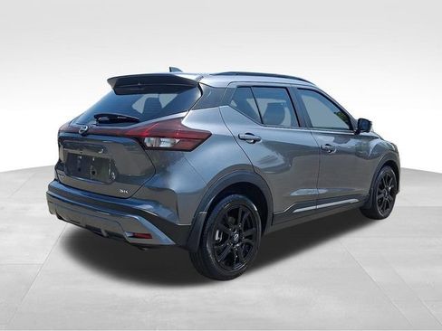 Used 2023 Nissan Kicks SR w/ SR Premium Package FWD image 7