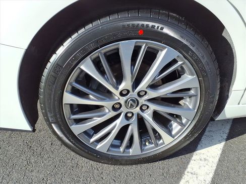 Used 2021 Lexus ES 350 w/ Premium Package image 9