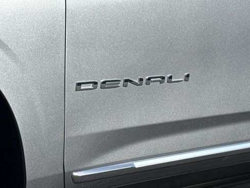 Used 2025 GMC Yukon Denali AWD/4WD image 17