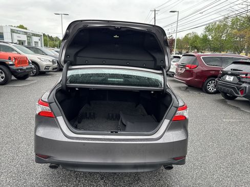 Used 2018 Toyota Camry XLE FWD image 29