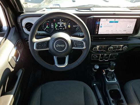 Used 2024 Jeep Wrangler Unlimited Sahara AWD/4WD image 11