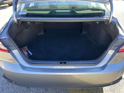 Used 2025 Toyota Camry SE w/ Convenience Package image 9