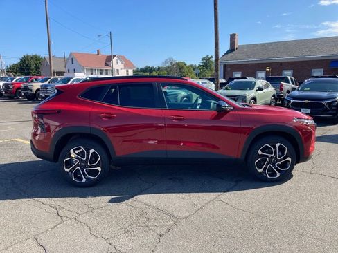 New 2026 Chevrolet Trax RS w/ Driver Confidence Package FWD image 8