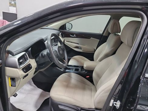 Used 2016 Kia Sorento LX image 4