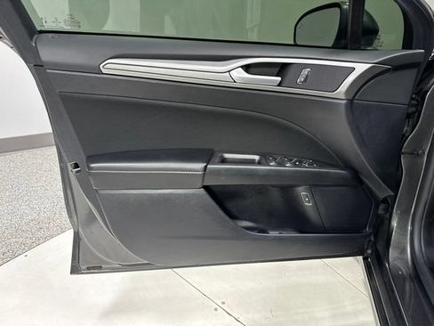 Used 2020 Ford Fusion SE FWD image 9