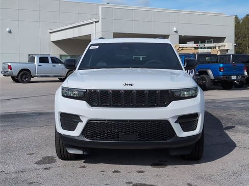 New 2025 Jeep Grand Cherokee Altitude RWD image 8