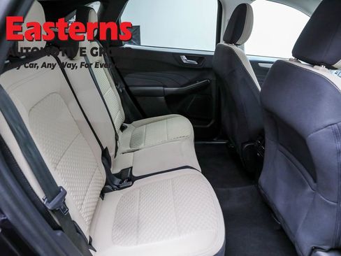 Used 2021 Ford Escape SE image 21