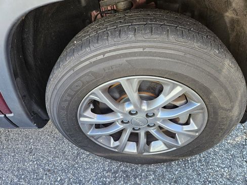 Used 2020 Jeep Cherokee Limited image 9