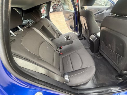 Used 2019 Hyundai Elantra GT FWD image 16