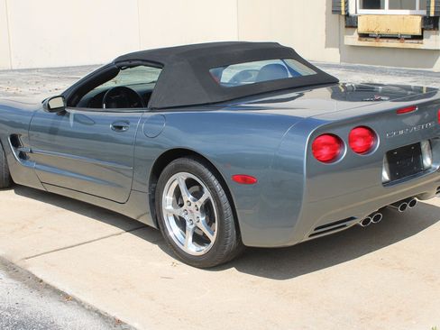 Used 2004 Chevrolet Corvette Convertible w/ Preferred Equipment Group RWD image 26