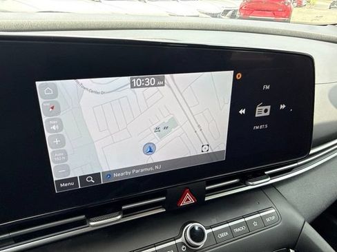Used 2023 Hyundai Elantra Limited FWD image 6