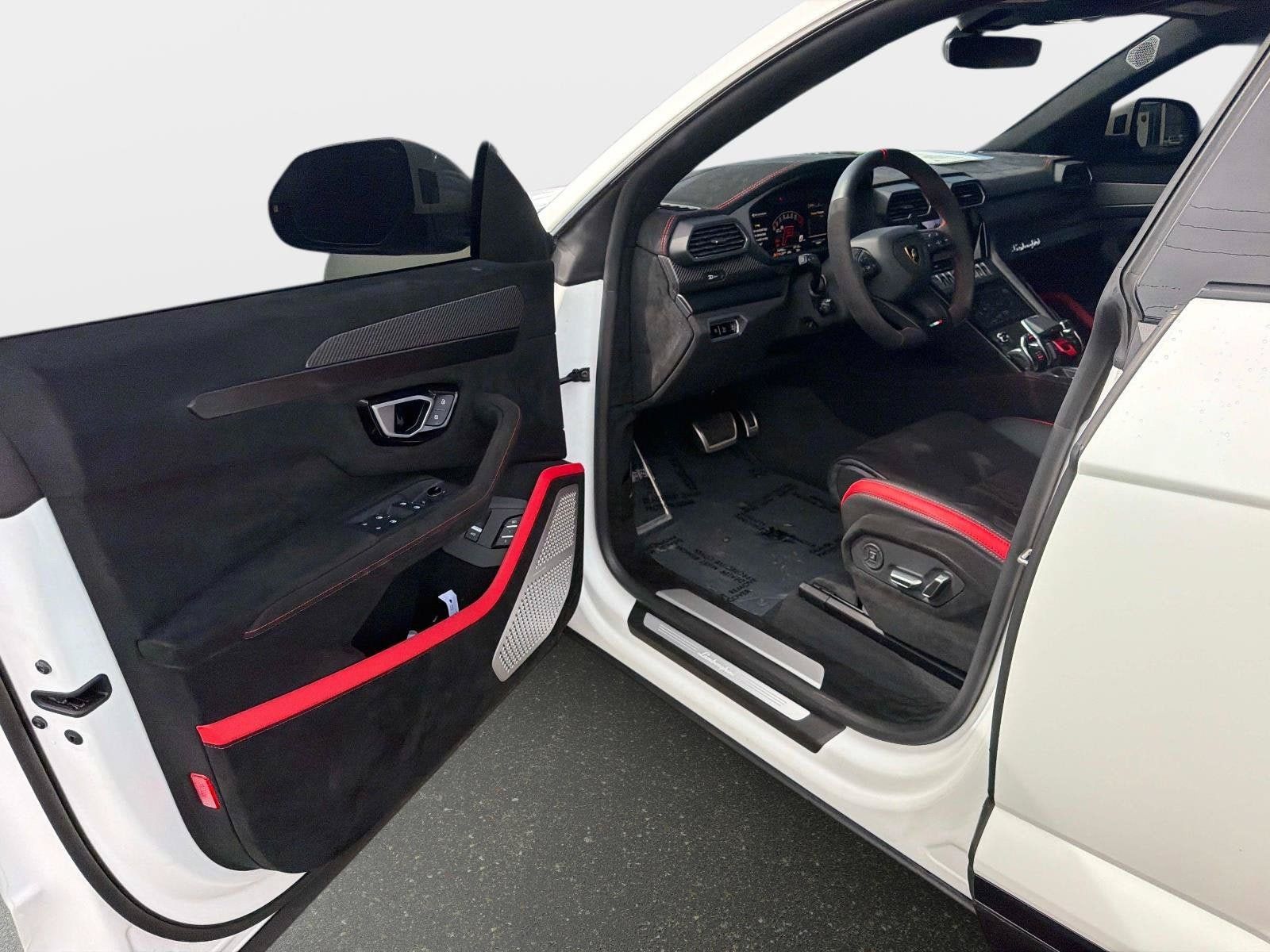 Used 2024 Lamborghini Urus Performante AWD/4WD image 20