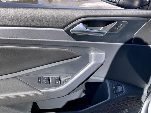 Used 2024 Volkswagen Jetta SE image 34