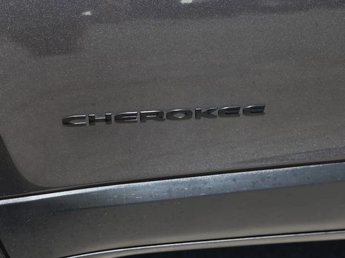 Used 2017 Jeep Cherokee High Altitude AWD/4WD image 30