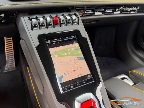 Used 2021 Lamborghini Huracan EVO RWD image 18