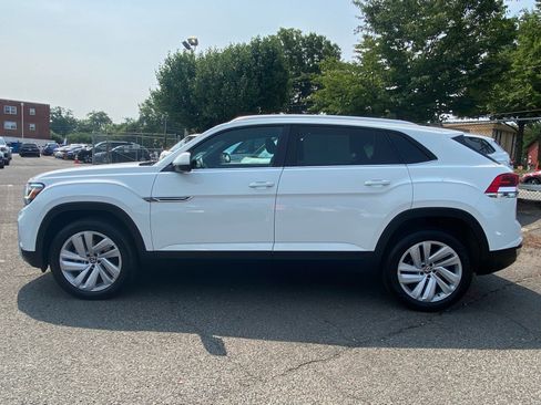 Certified 2023 Volkswagen Atlas Cross Sport SE w/ Panoramic Sunroof Package AWD/4WD image 4