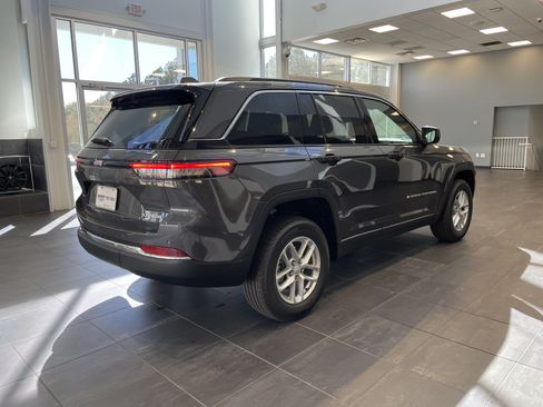 New 2025 Jeep Grand Cherokee Laredo X w/ Luxury Tech Group I RWD image 10