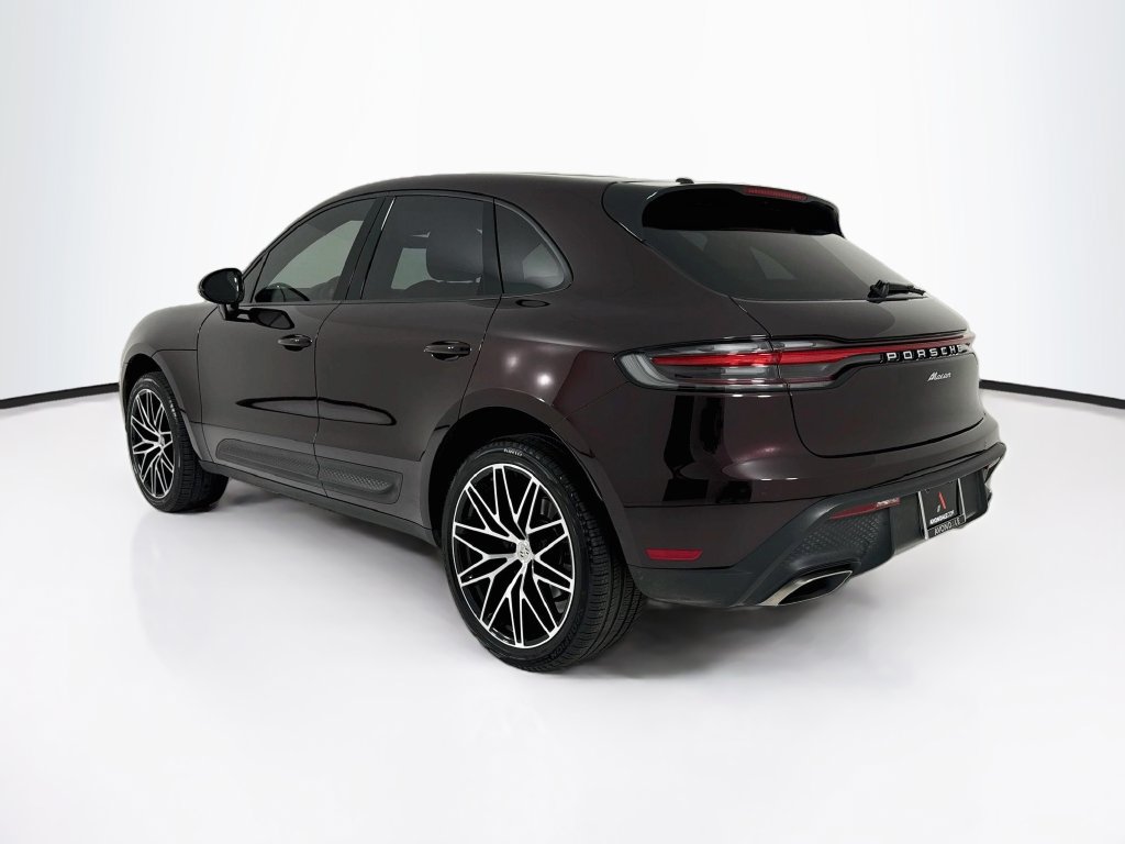 Certified 2025 Porsche Macan AWD/4WD image 3
