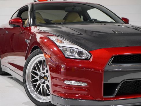 Used 2016 Nissan GT-R Premium AWD/4WD image 25