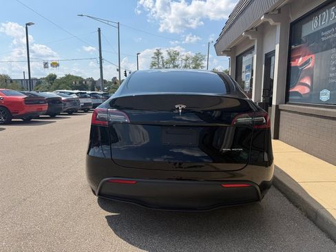 Used 2021 Tesla Model Y Long Range AWD/4WD image 4