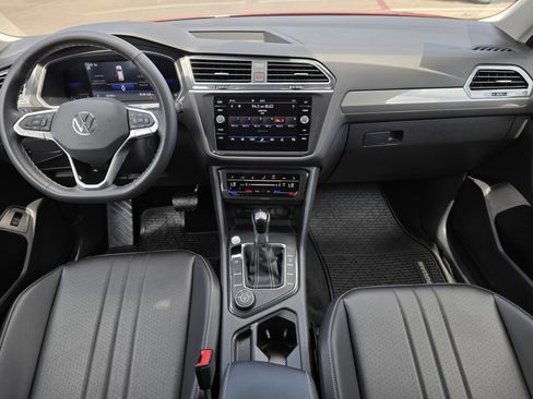 Used 2022 Volkswagen Tiguan SE AWD/4WD image 12