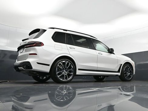New 2026 BMW X7 M60i image 43
