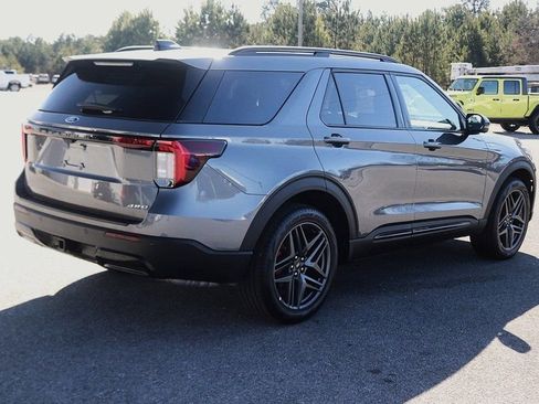 Used 2025 Ford Explorer ST-Line w/ ST-Line Street Pack image 7