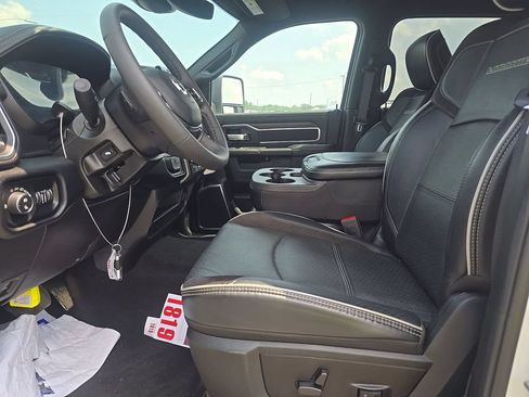 Used 2026 RAM 2500 Laramie AWD/4WD image 4