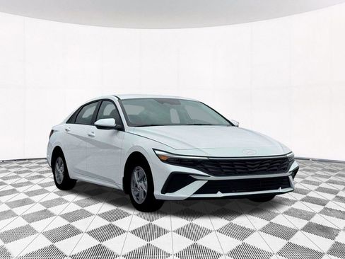 New 2026 Hyundai Elantra SE FWD image 17