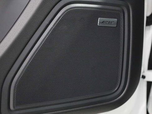 Certified 2026 Porsche Macan AWD/4WD image 17