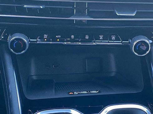 New 2026 Chevrolet Traverse RS image 12