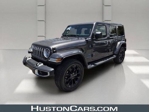 Used 2025 Jeep Wrangler Unlimited Sahara AWD/4WD image 1